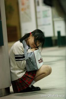 《少主且慢行》