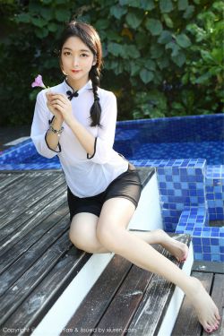 校花美女扒开腿啪到腿软gif